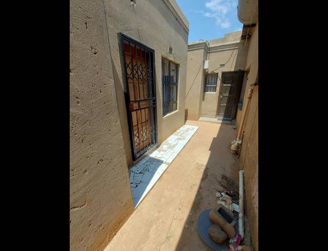 2 BEDROOM HOUSE FOR SALE IN THULANI